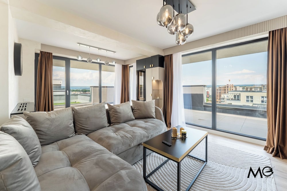 MoHost Valcom - Luxury Skyline Penthouse