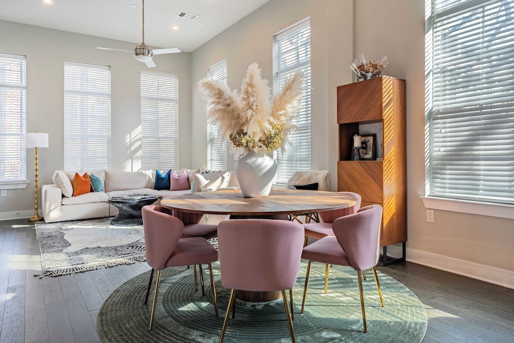 Modern Home, Private Balcony, Near Rainey & Lady Bird Lake Haus of Z