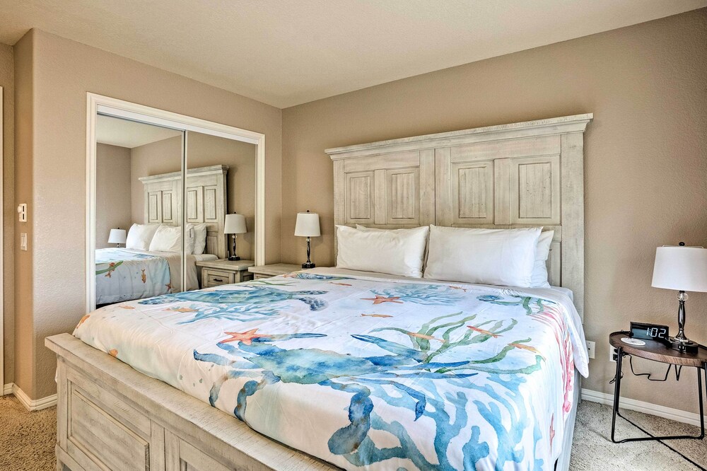 Gold Beach Townhome With Ocean Views & Sunroom! view 2