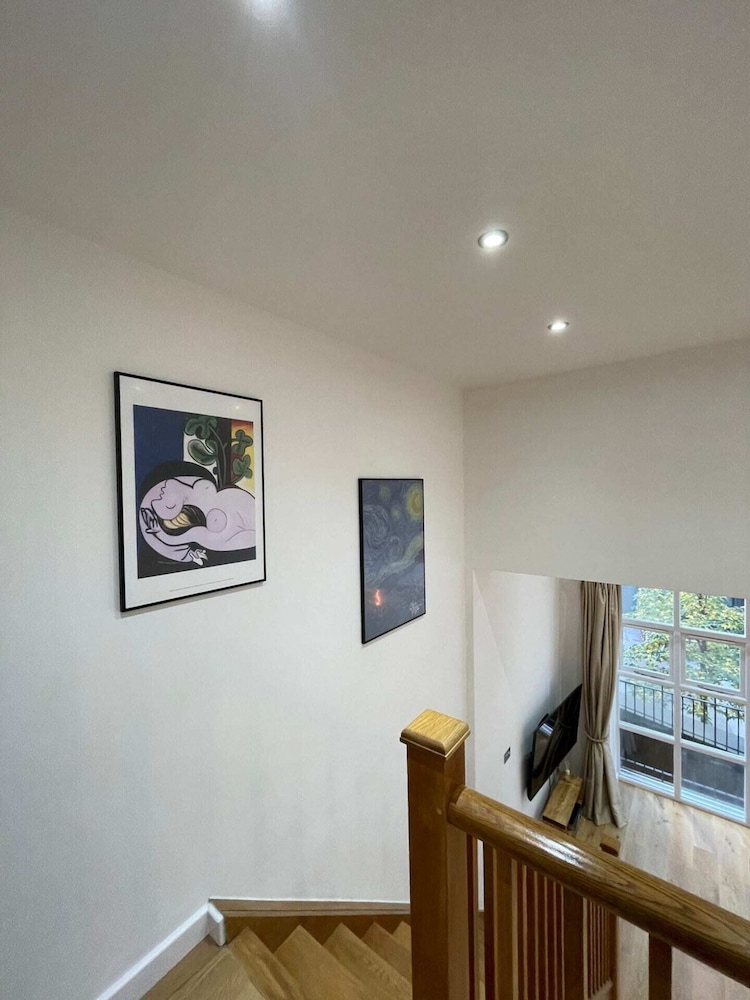 Stunning 3BD Maisonette W/balcony - Old Street!
