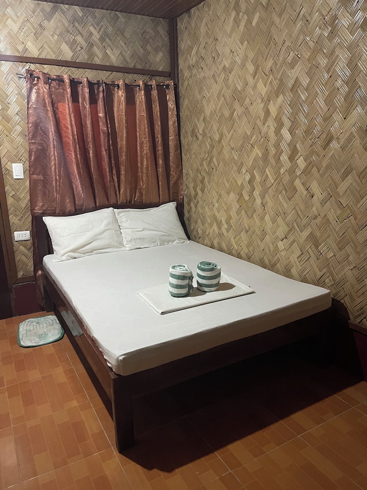Akoya Beach Park & Cottages