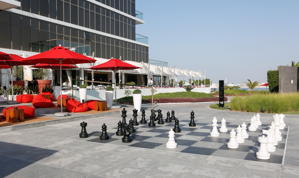 Th8 Palm Dubai Beach Resort, Vignette Collection by IHG