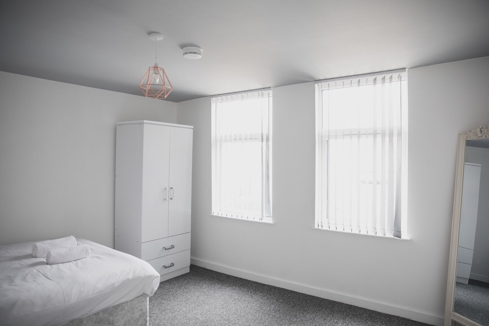 Room in Guest Room - Cheerful Big Room in Leicester