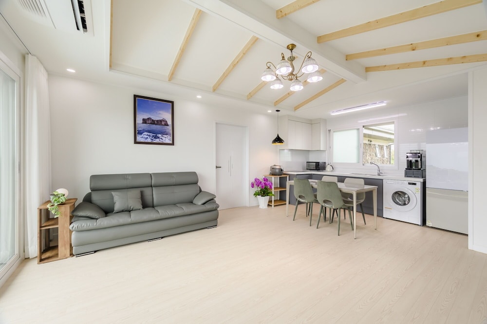 Gimnyeong stonewall Private Pool Villa