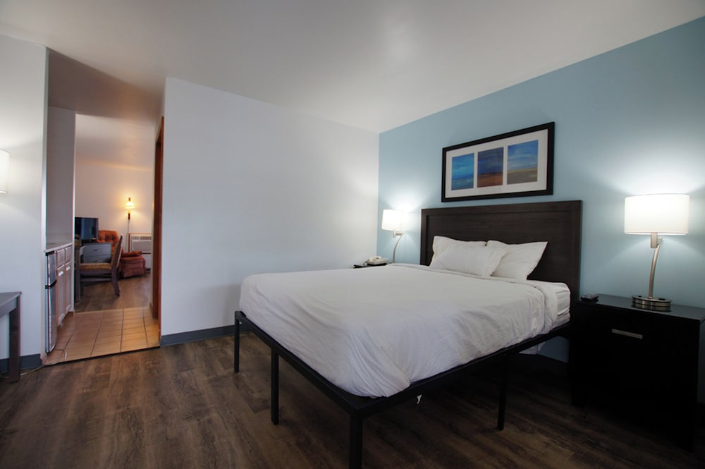 Snyder's Shoreline Inn