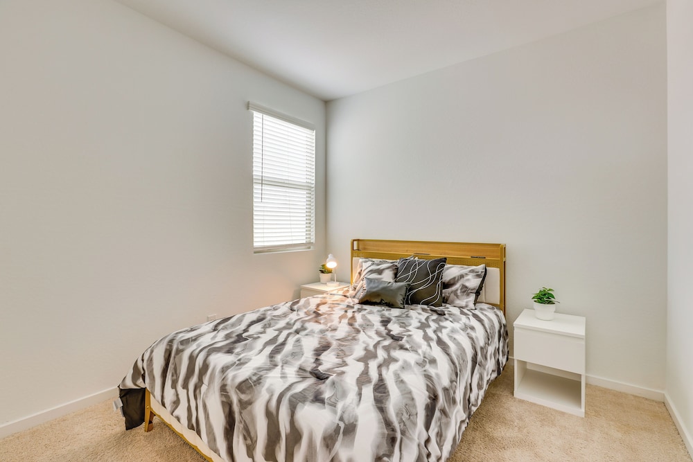 10 Mi to Dtwn Phoenix: Chic Family Home