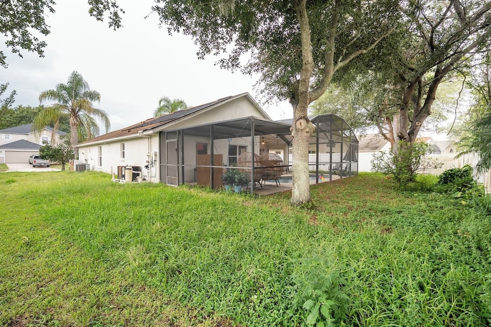 Private King BR + Pool Access Near Disney