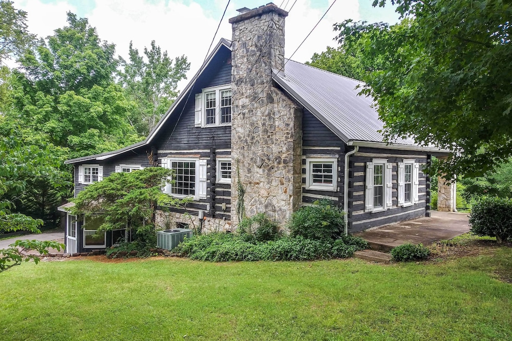 Rustic Dover Retreat w/ Porch - Walk to Boat Ramp!