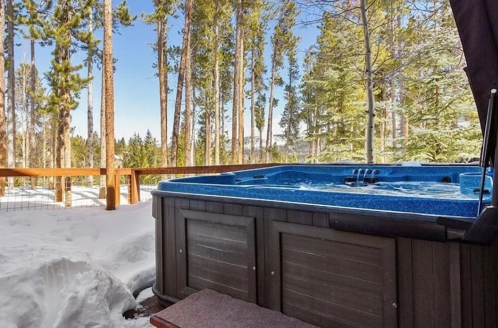 Ski Inn 5 Bedroom Home