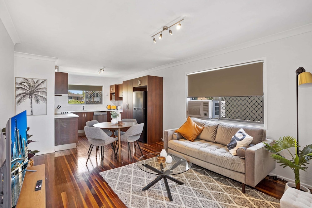 Windsor Cosy 2-bedroom Unit in Quiet Neighborhood