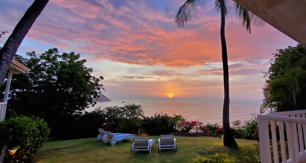 Beautiful 2-bed Cliffside Villa - Saline Reef 2 Bedroom Villa by RedAwning