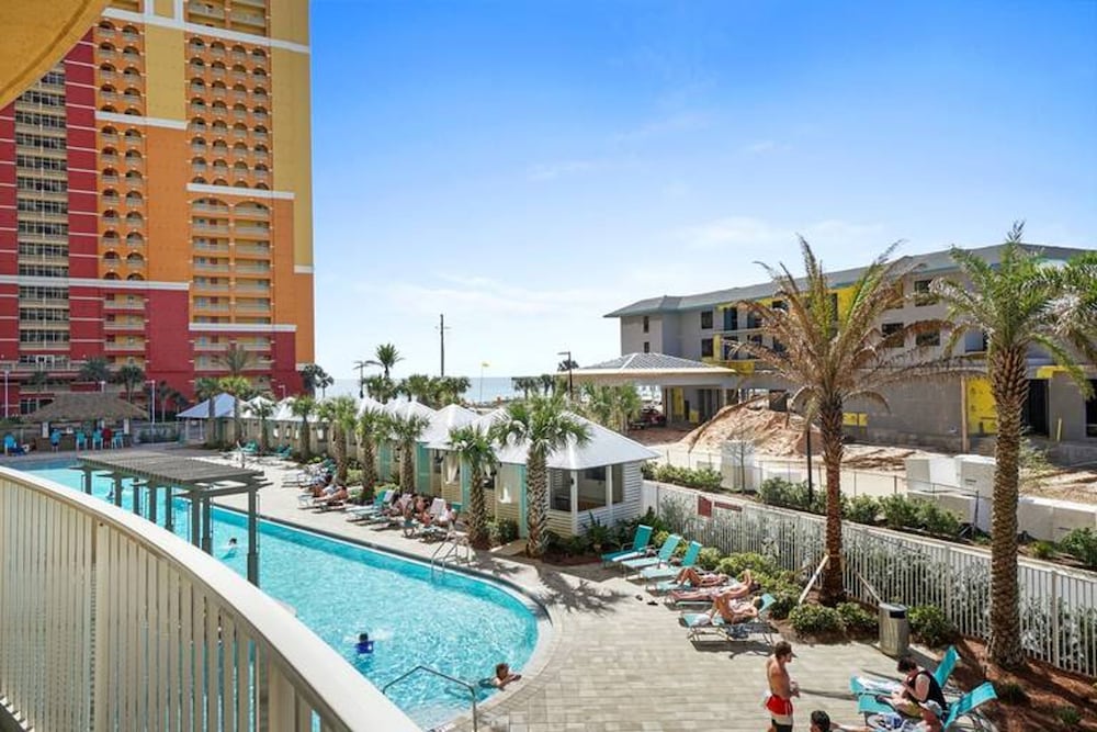 Fall Retreat Condo w Heated Pool Hot tub Pier Pk