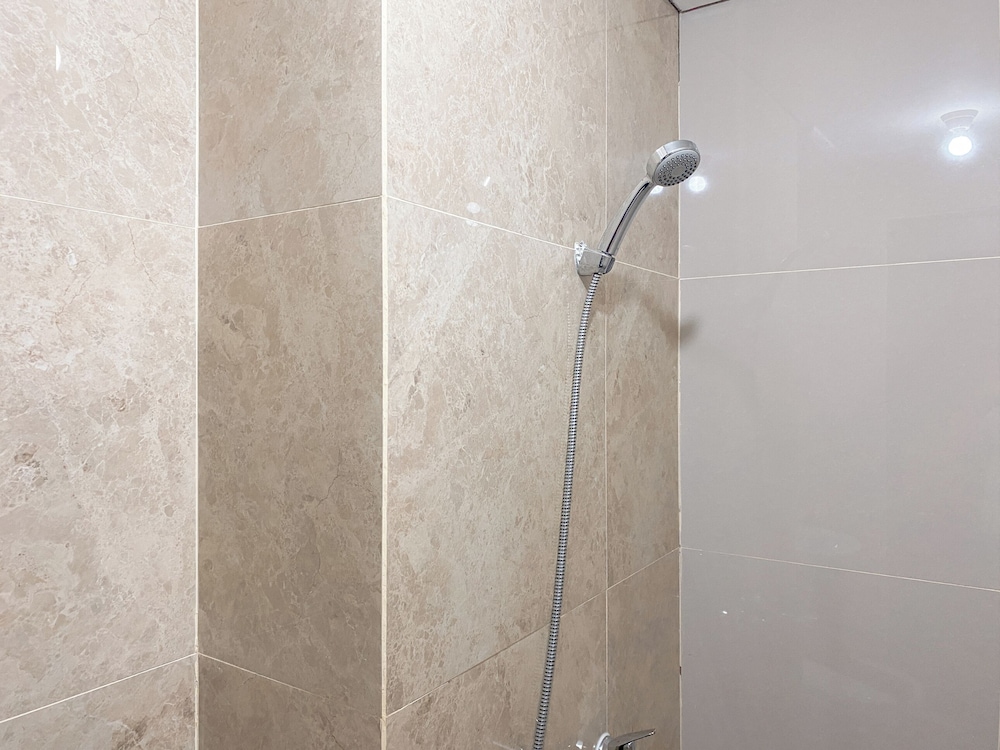Modern Look And Cozy 2Br Apartment Transpark Cibubur