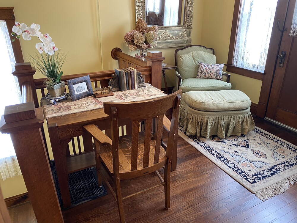 Vineyard Mansion & Carriage House Bed & Breakfast