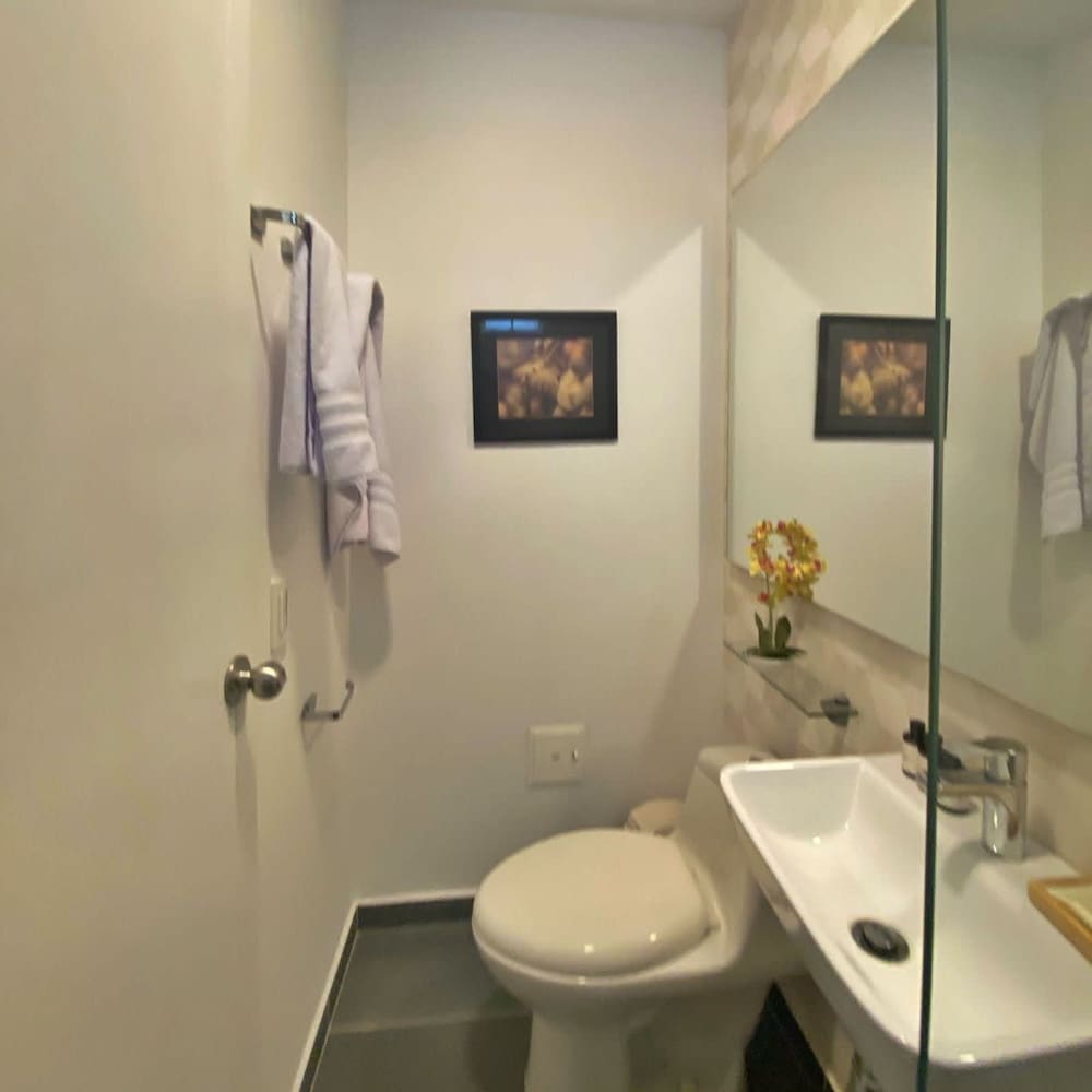 w Incredible 2BR w Unique View n AC