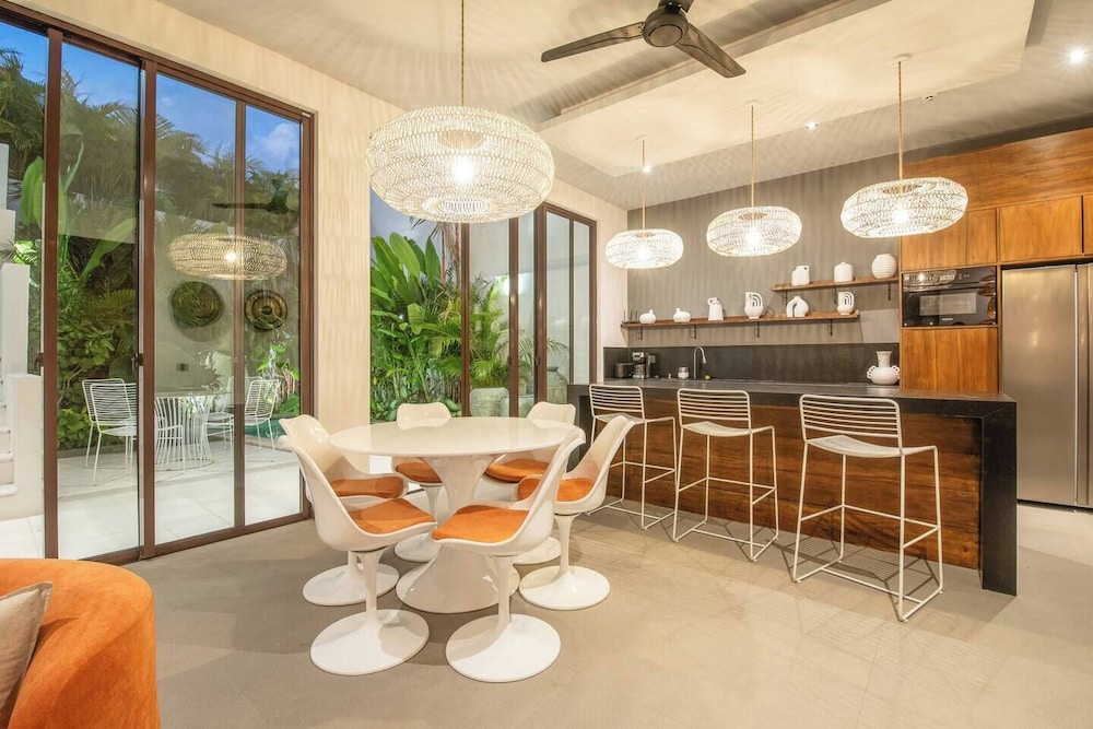 Modern 3BR Villa Enclosed Living