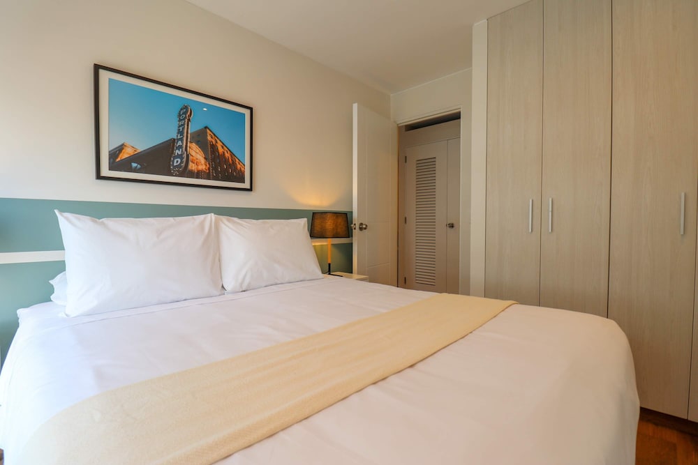 w Group-friendly 3BR w Balcony in Miraflores