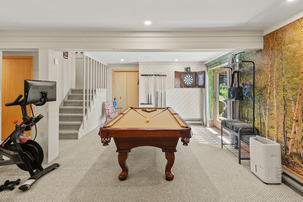 Waterside Haven by Avantstay Lakefront Hot Tub Game Room Fire Pit