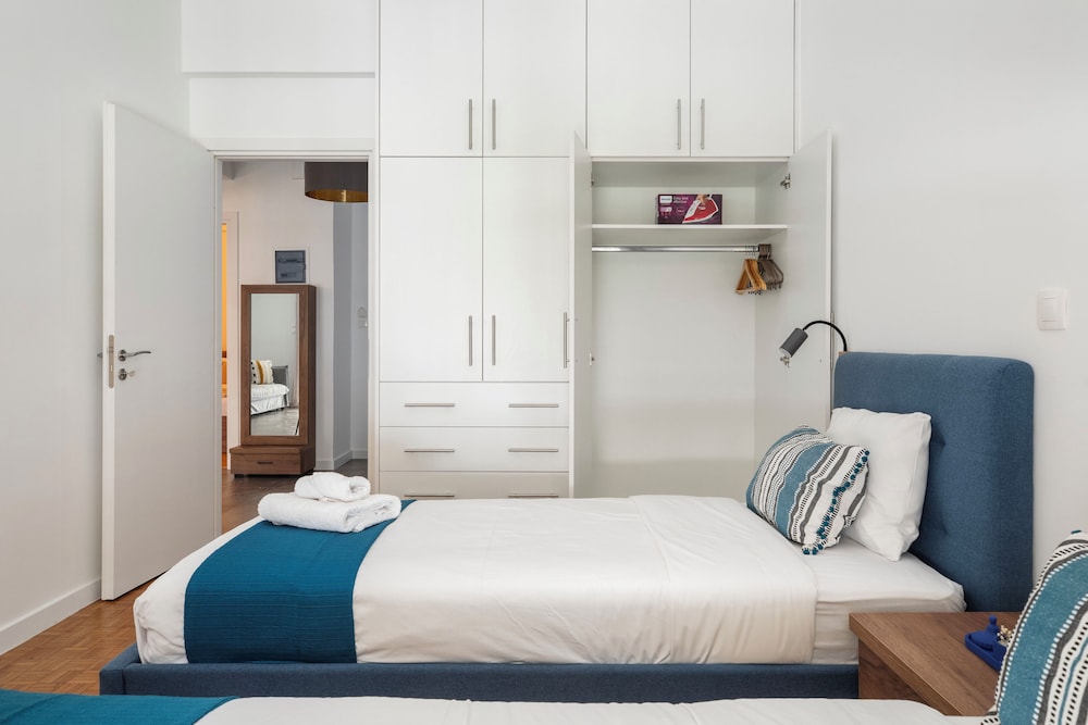 Glimmer 2-Bedroom Apartment in Athens