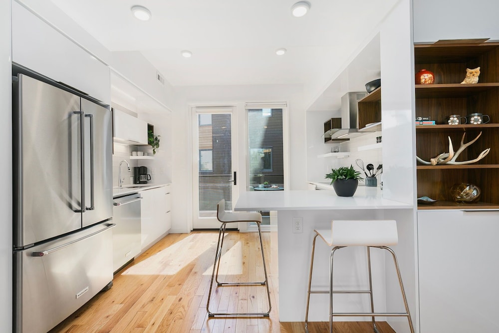The Overlook - Luxe Old Town Condo w/ King Suite