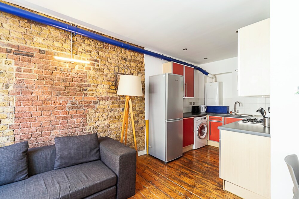 Quirky and Colourful Flat in Shoreditch view 5