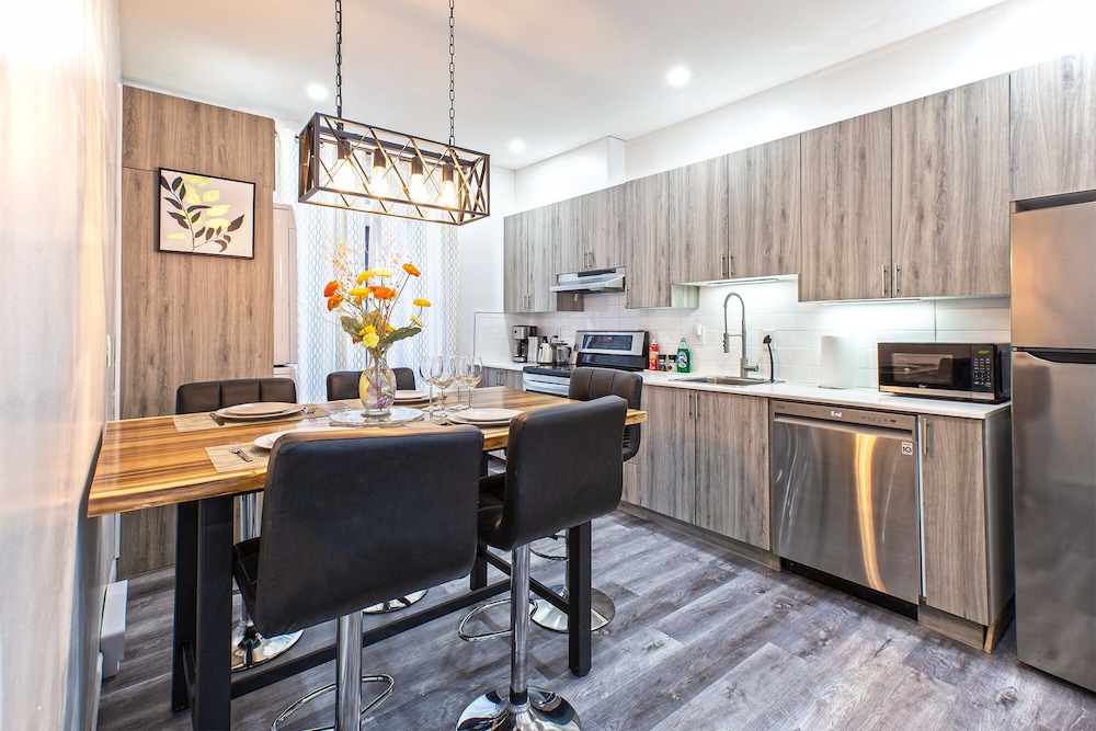 Lovely Condo near Dtown Montreal- 4404-0