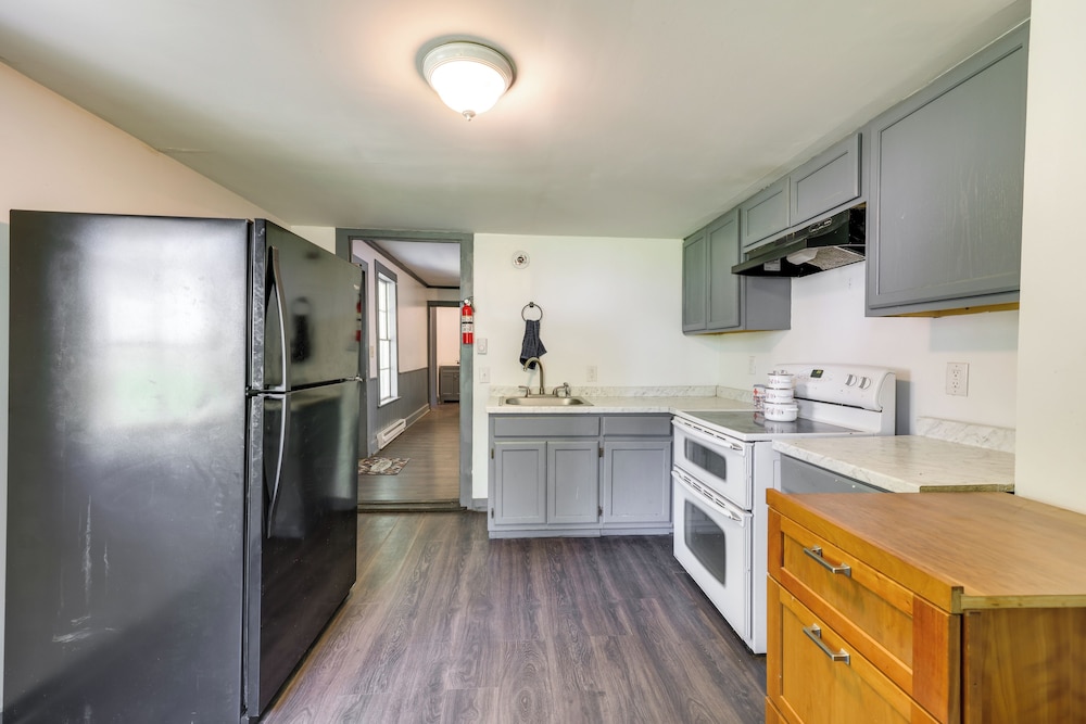 Walk to Town: Bath Apt Near Keuka Lake Wine Trail