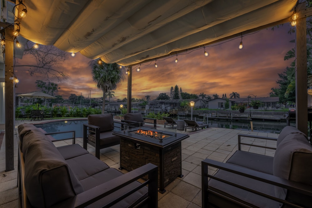 Cocoon Island Villa Luxury 5 BDR Waterfront Home - Image 1