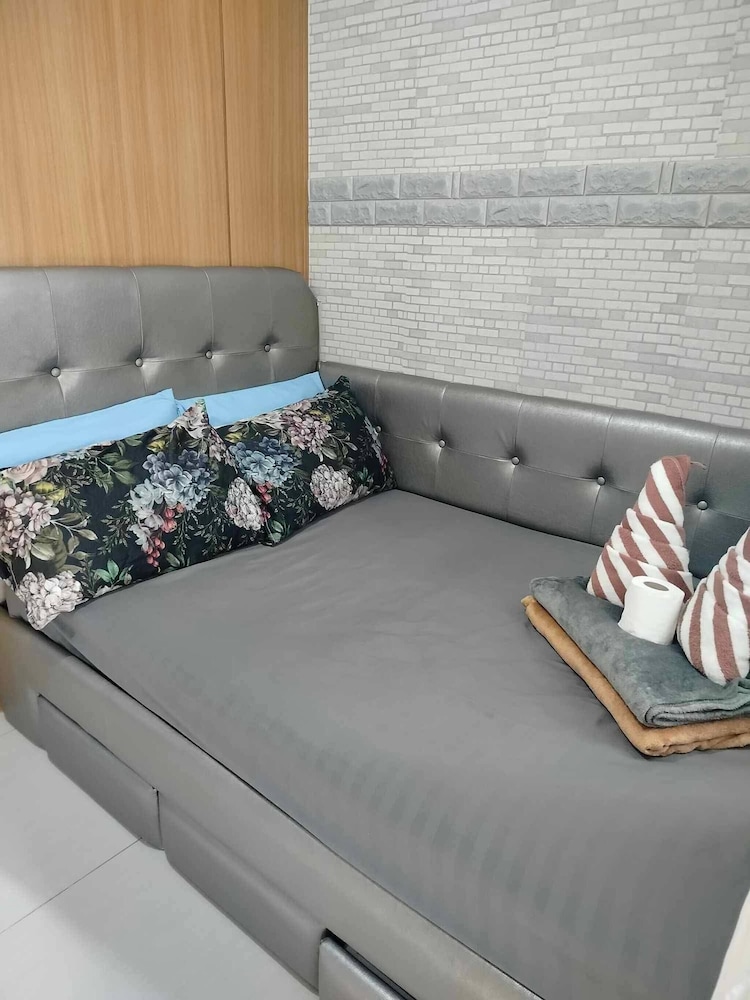 Peaceful Pasay Oasis - Entire Apartment for Rent