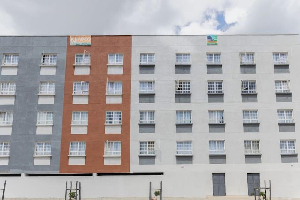 Lux Suites Studio City Apartments
