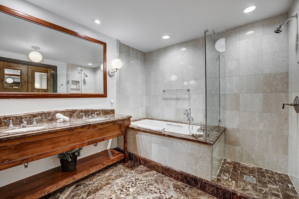 Luxury 3 Bedroom Condo at The Arrabelle by RedAwning - Save 20 on 7 Nights! - Property Image 19