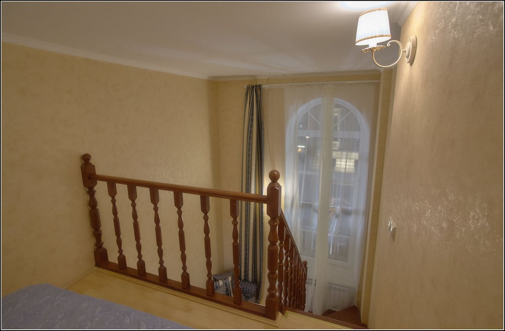 Apart Hotel on Italianskaya 1