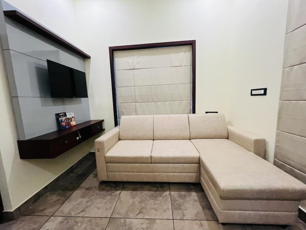 Pabis Luxurious Stay