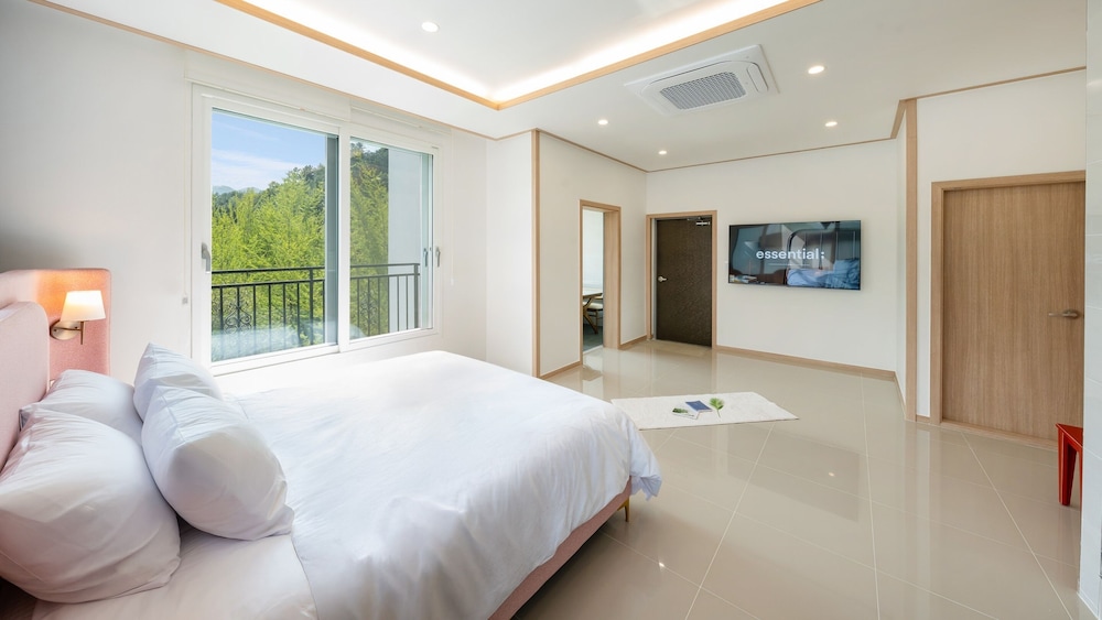 Gapyeong Laonjena Pool Villa