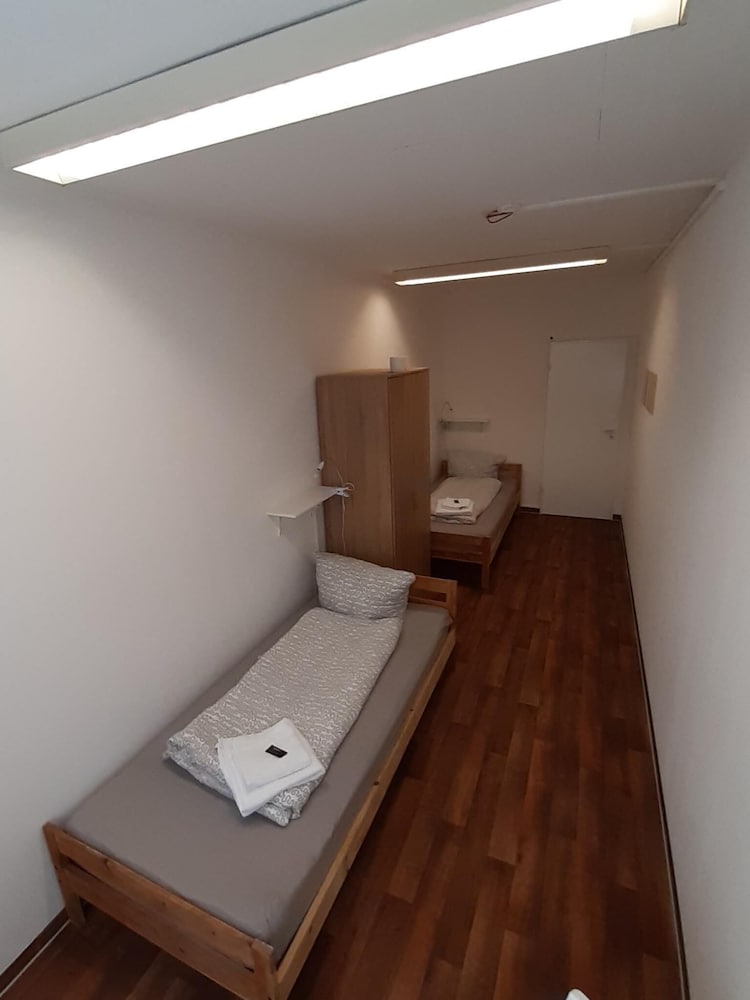 2-Rent Group Hostel Zimmer&Apartments GKP2