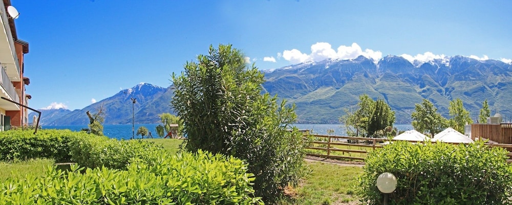 Holideal Campione Beach House view 3