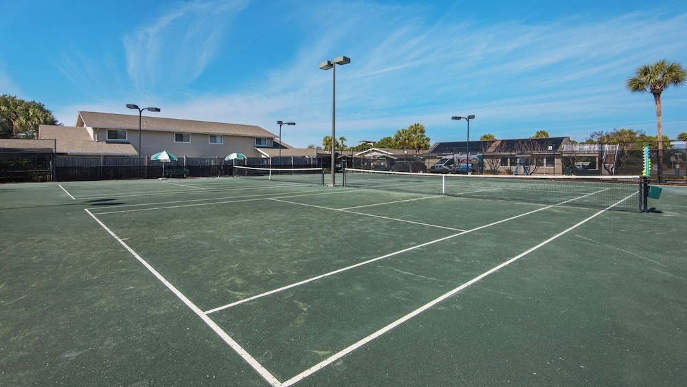 Sleeps 8 w/ Resort Pools, Tennis, Golf & Beach Access + Attraction Tickets!