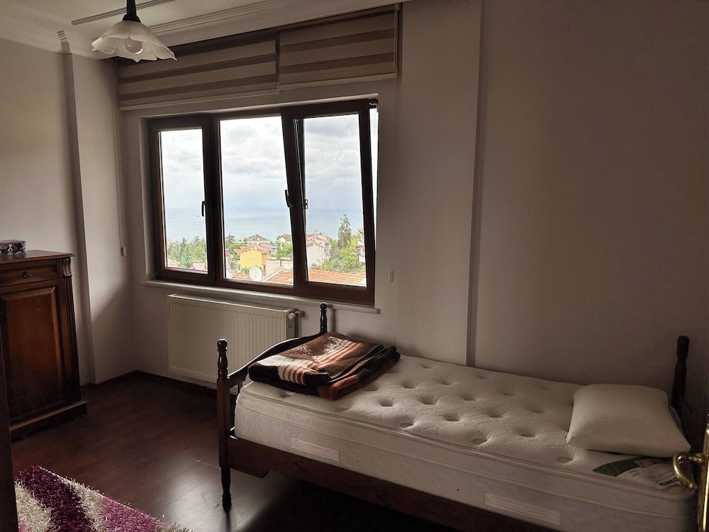 Peaceful Villa With Perfect View in the City Center view 3