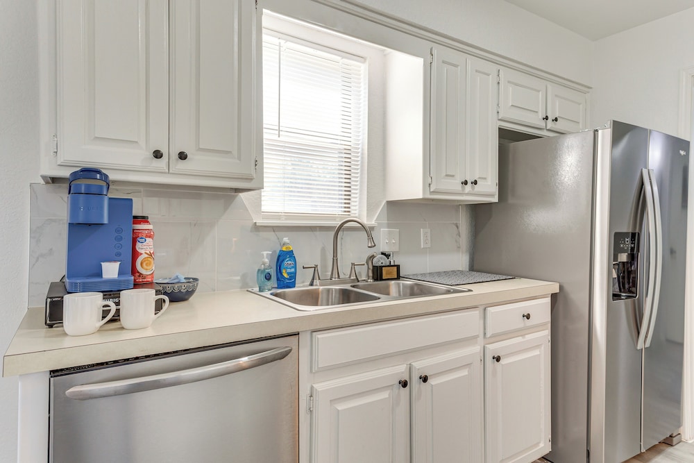South OKC Home w/ Game Room: 18 Mi to OU Campus!