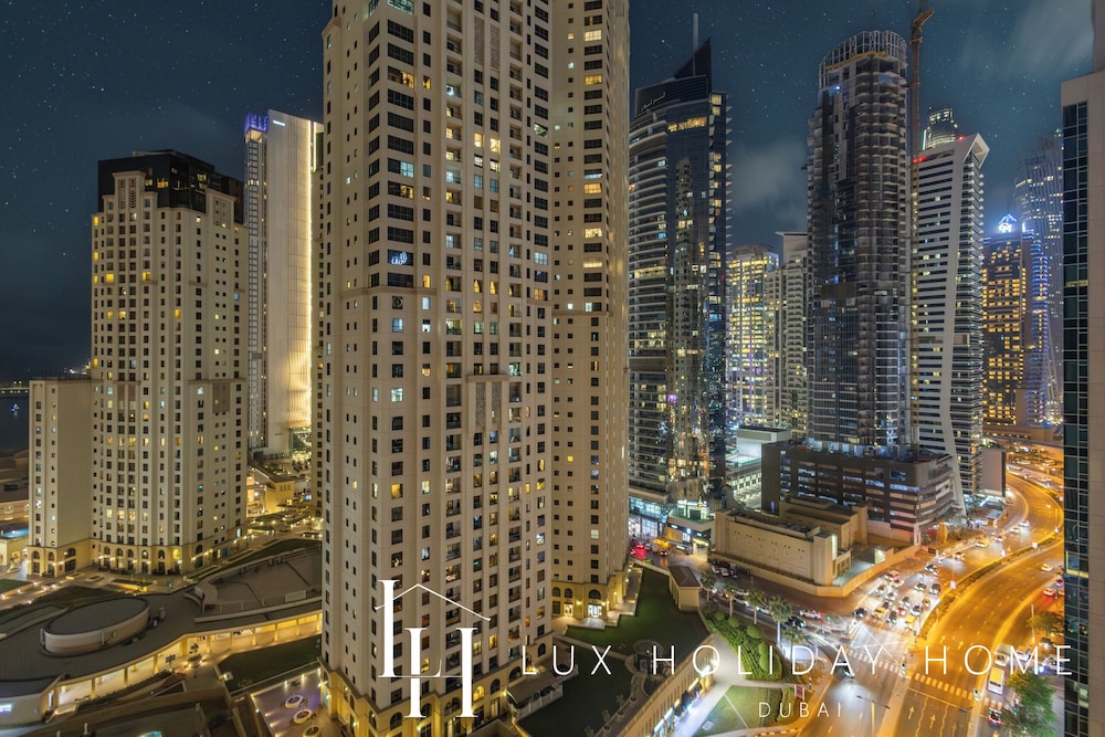 LUX LIV Contemporary Marina Suite 2