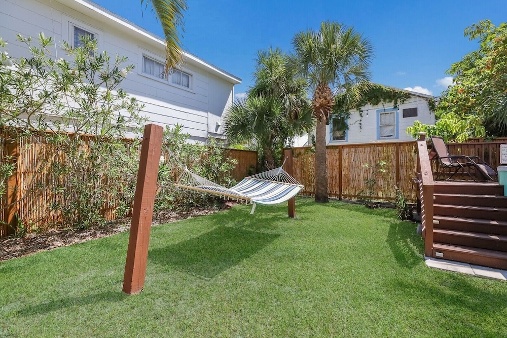 Marmalade Mermaid 3 Bedroom Home by RedAwning
