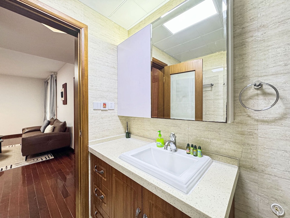 Tyms 2BR with Kitchen 5min to Metro