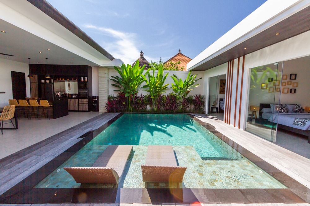 Villa Lys by Alfred in Bali - Charming 3BD Villa w Pool View Near Berawa Beach