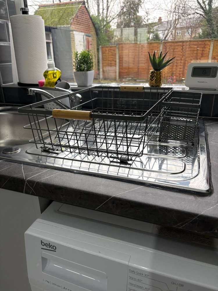 Central Chelmsford 2-bed Apt, 5 Mins to Station