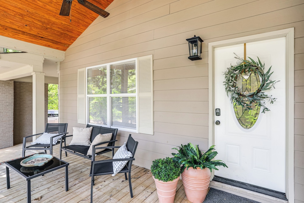 < 1 Mi to Ole Miss & The Grove! Charming Getaway