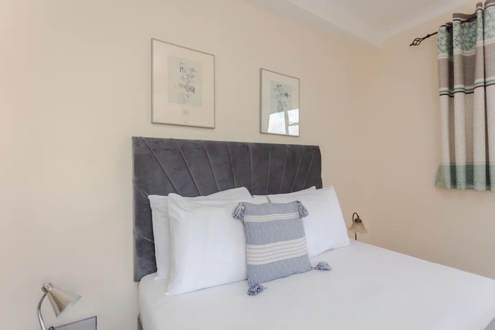 Spacious 2 Bedroom Apartment Near Hampstead Heath