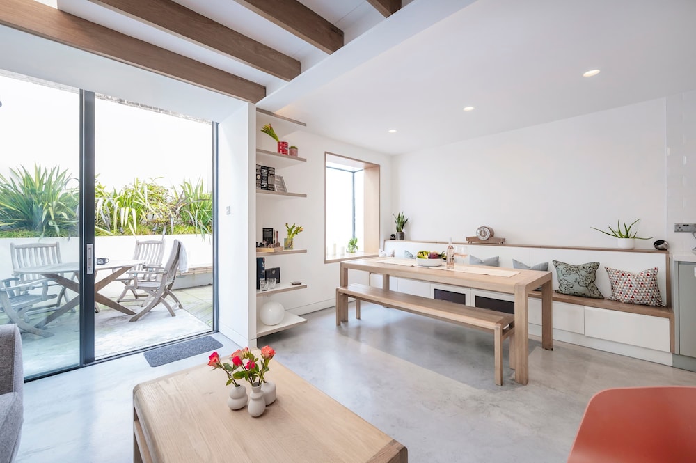 The Portobello Star - by Out of Office Lifestyle