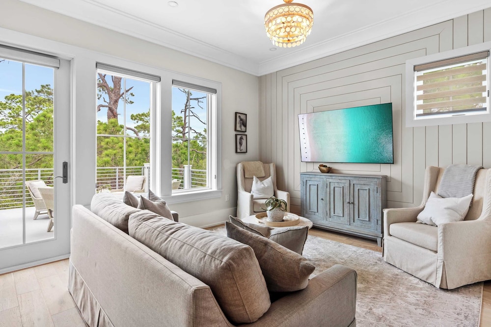 30A Beach Bliss by Avantstay Golf Cart + Luxury Private Pool