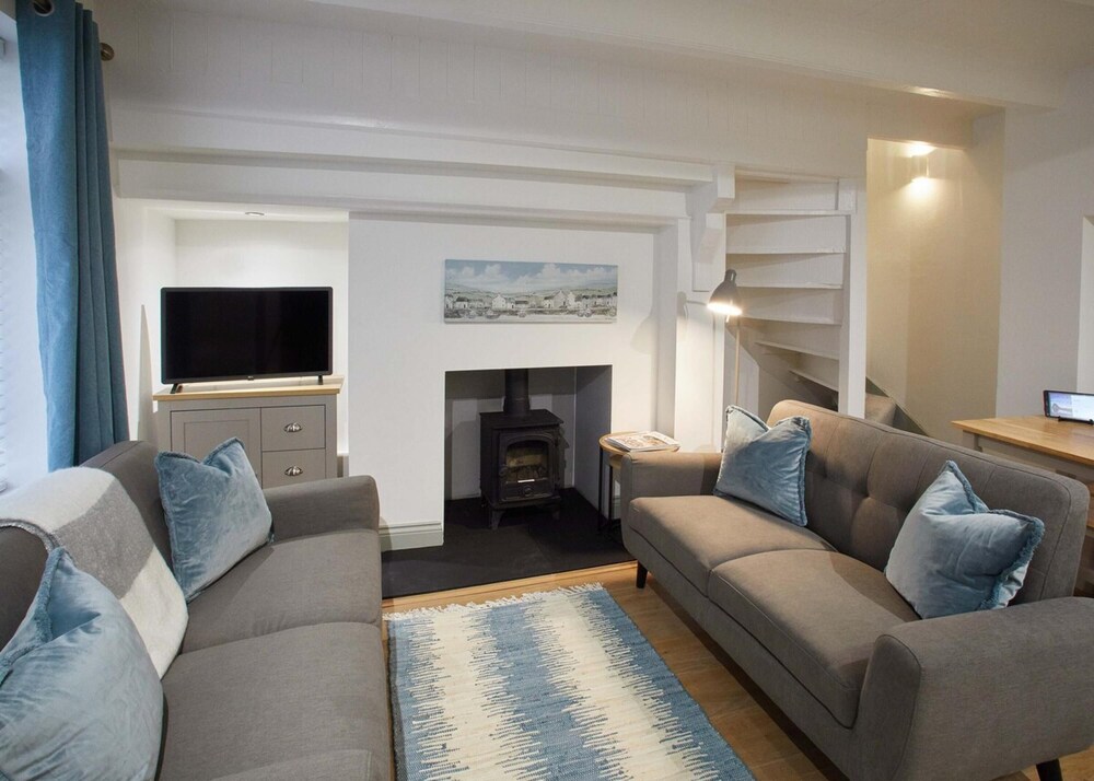 Host Stay Threadneedle Cottage