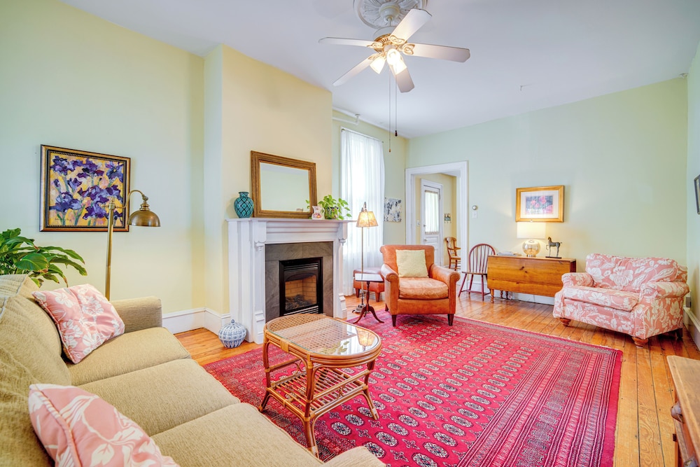 Walk to Beach: Cape May Home w/ Screened Patio!